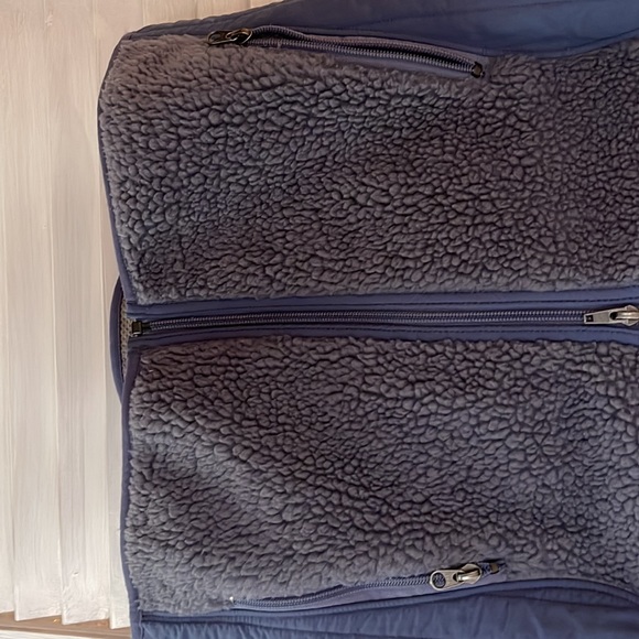 Patagonia Women's Classic Retro-X® Small. Fleece Vest. Lavender. - Picture 3 of 4